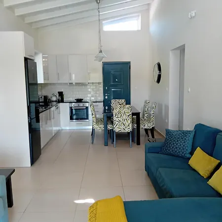 Fotis Vila Sinoikismos Khavarion